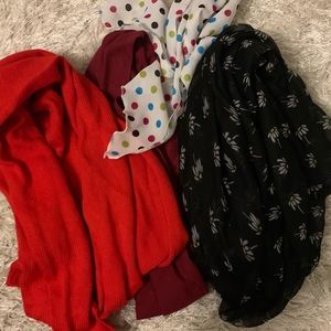 Lot of 4 scarves